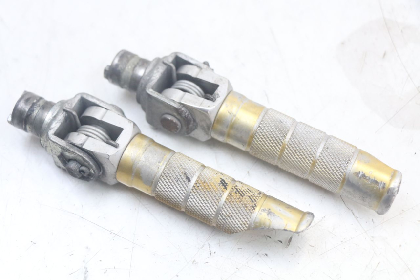 photo de PAIA DI PEDANE ANTERIORI SUZUKI SV N 650 (1999 - 2002) - Zoom sullo stato d'uso