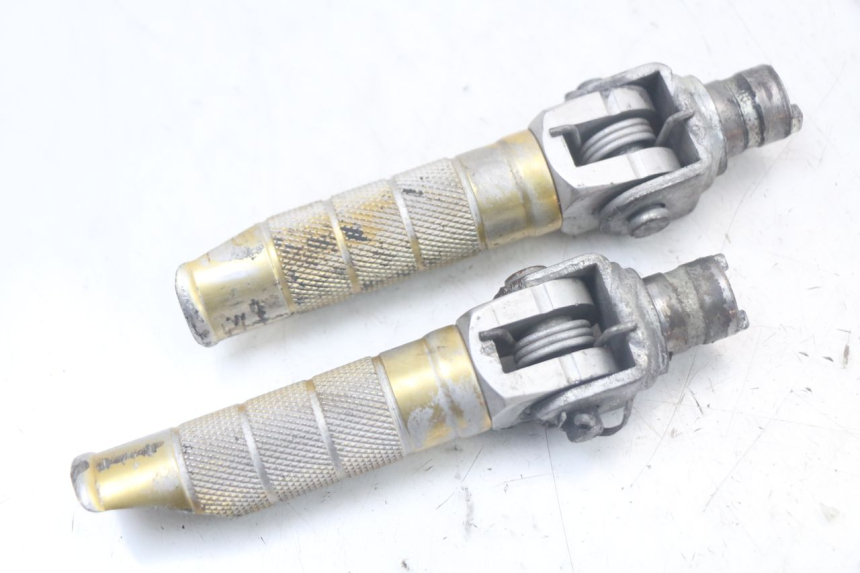 photo de PAIA DI PEDANE ANTERIORI SUZUKI SV N 650 (1999 - 2002) - Altra angolazione