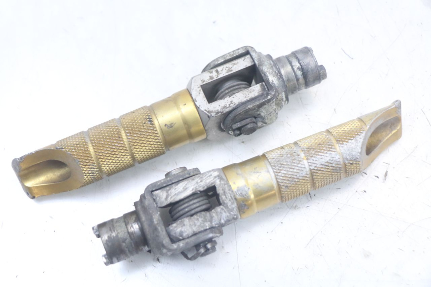 photo de PAIA DI PEDANE ANTERIORI SUZUKI SV N 650 (1999 - 2002) - Primo piano tecnico