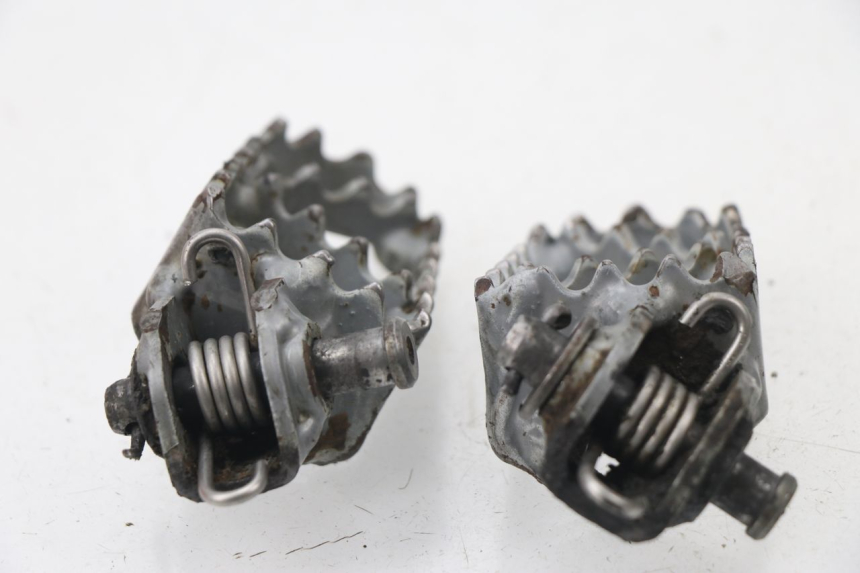 photo de COPPIA PEDANE ANTERIORI KTM SX 65 (2003 - 2008) - Primo piano tecnico