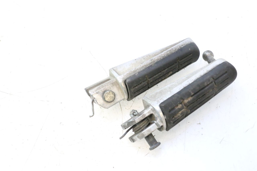 photo de PEDANA ANTERIORE YAMAHA TDM ABS 900 (2002 - 2014) - Stato della superficie e materiale