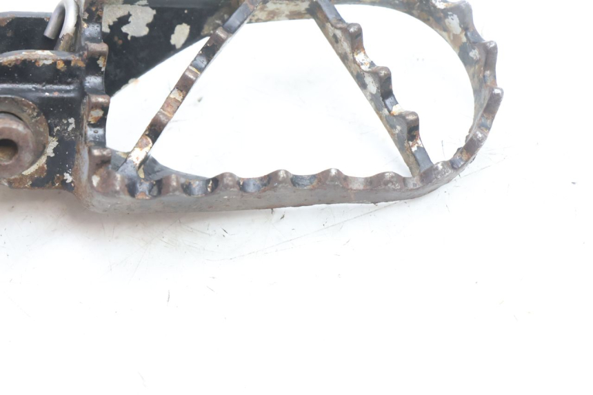 photo de PEDANA ANTERIORE HUSABERG TE 250 (2011 - 2014) - Stato della superficie e materiale