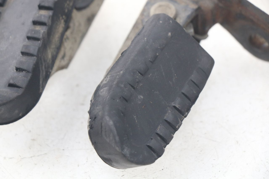 photo de COPPIA PEDANE ANTERIORI YAMAHA TW 125 (1998 - 2002) - Vista d'insieme del prodotto