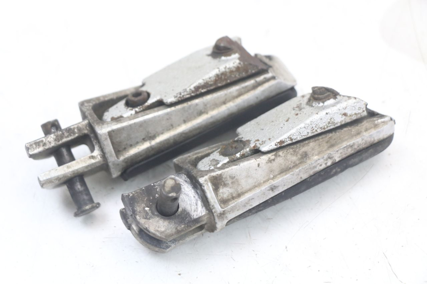 photo de PAIA DI PEDANE ANTERIORI YAMAHA FJR ABS 1300 (2006 - 2012) - Dettagli dei punti di fissaggio