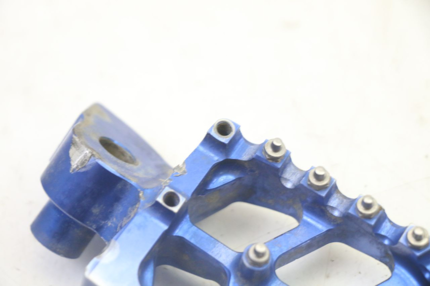 photo de PEDANA ANTERIORE YAMAHA YZ-F YZF 250 (2014 - 2018) - Primo piano tecnico