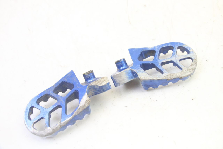 photo de PEDANA ANTERIORE YAMAHA YZ-F YZF 250 (2014 - 2018) - Stato della superficie e materiale