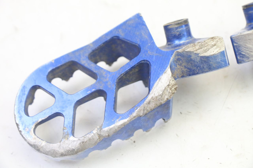 photo de PEDANA ANTERIORE YAMAHA YZ-F YZF 250 (2014 - 2018) - Ricambio usato controllato