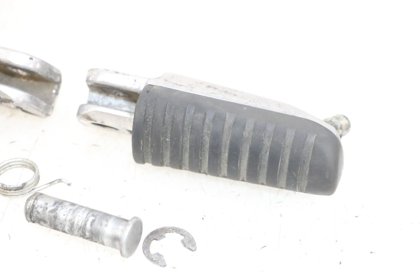 photo de COPPIA DI PIEDINI ANTERIORI KAWASAKI ZR 7 750 (1999 - 2004) - Primo piano tecnico