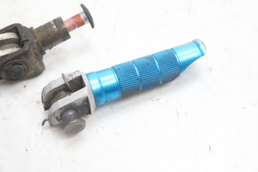 photo de PAIA DI PEDANE ANTERIORI KAWASAKI ZX-6R ZX6R 600 (1995 - 1997) - Zoom sullo stato d'uso