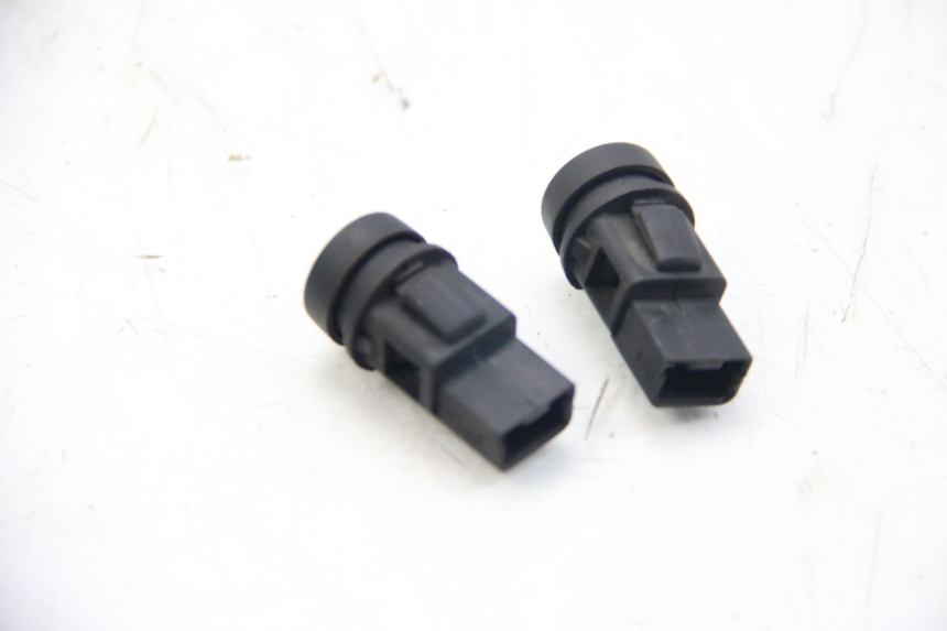 photo de COPPIA DI COMANDI AL MANUBRIO PIAGGIO BEVERLY 125 (2010 - 2015) - Altra angolazione