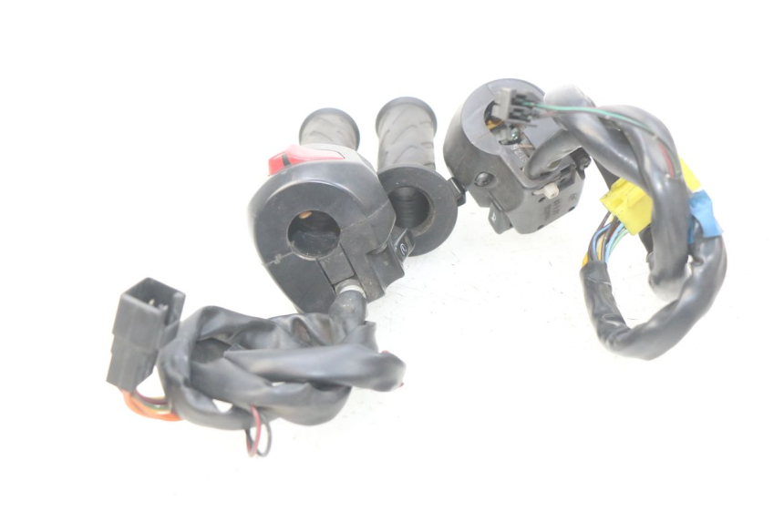 photo de PAIO DI COMANDI GUIDATA SUZUKI BURGMAN 125 (2007 - 2014) - Vista d'insieme del prodotto