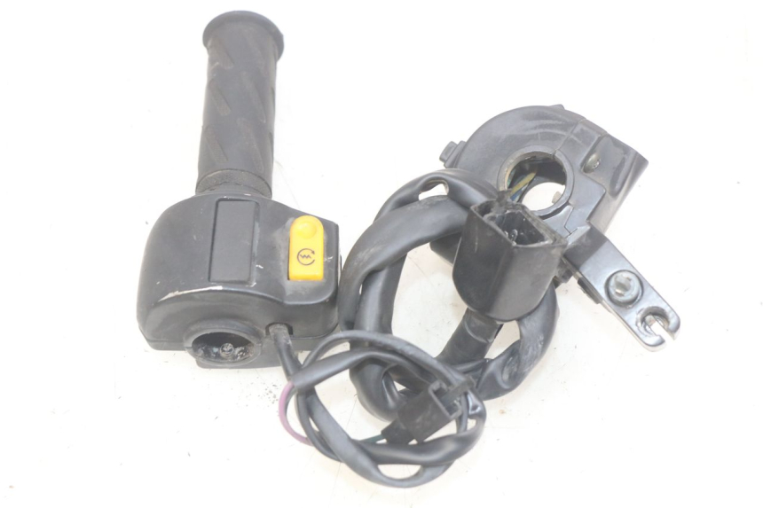 photo de PAIO DI COMANDI GUIDATA PEUGEOT KISBEE 2T 50 (2010 - 2017) - Dettaglio del componente