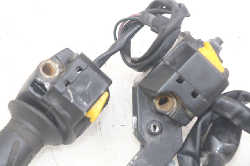 photo de PAIO DI COMANDI GUIDATA PEUGEOT KISBEE 2T 50 (2010 - 2017) - Zoom sullo stato d'uso