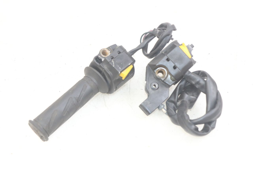 photo de PAIO DI COMANDI GUIDATA PEUGEOT KISBEE 2T 50 (2010 - 2017) - Altra angolazione