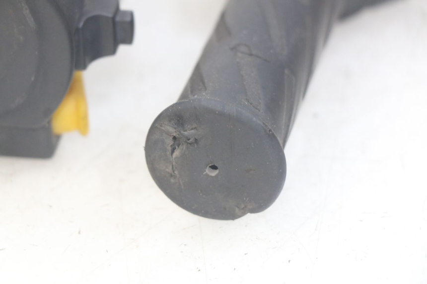 photo de PAIO DI COMANDI GUIDATA PEUGEOT KISBEE 2T 50 (2010 - 2017) - Vista d'insieme del prodotto