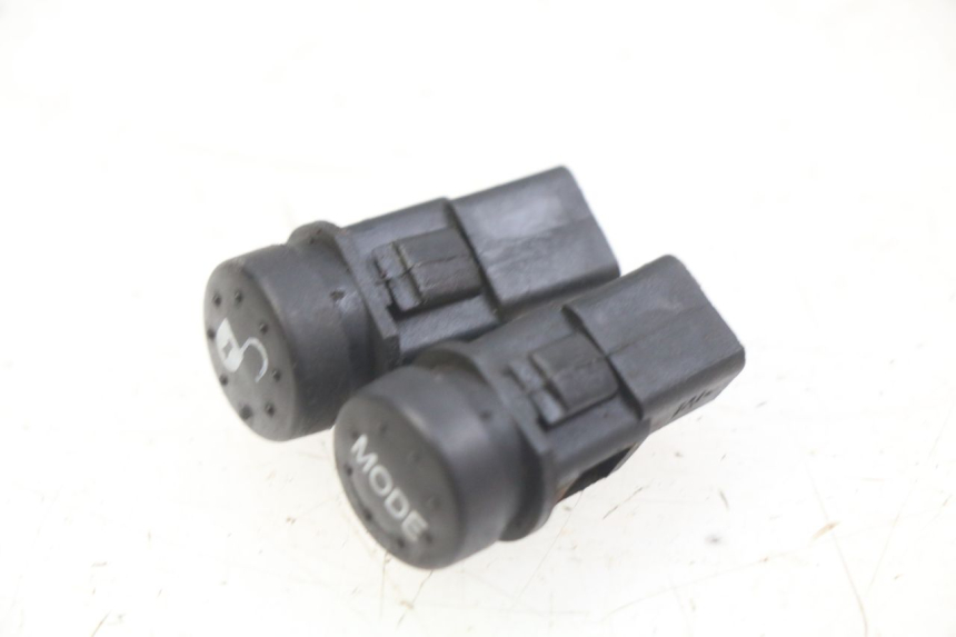 photo de COPPIA DI COMANDI AL MANUBRIO PIAGGIO LIBERTY IGET 4T 50 (2015 - 2020) - Altra angolazione