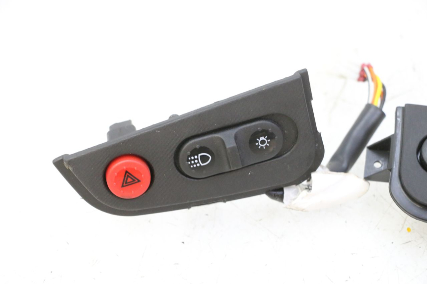 photo de COMMUTATORI PIAGGIO MP3 HPE 310 (2024 - 2025) - Dettagli dei punti di fissaggio