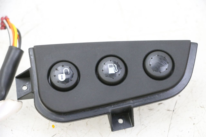 photo de COMMUTATORI PIAGGIO MP3 HPE 310 (2024 - 2025) - Stato della superficie e materiale