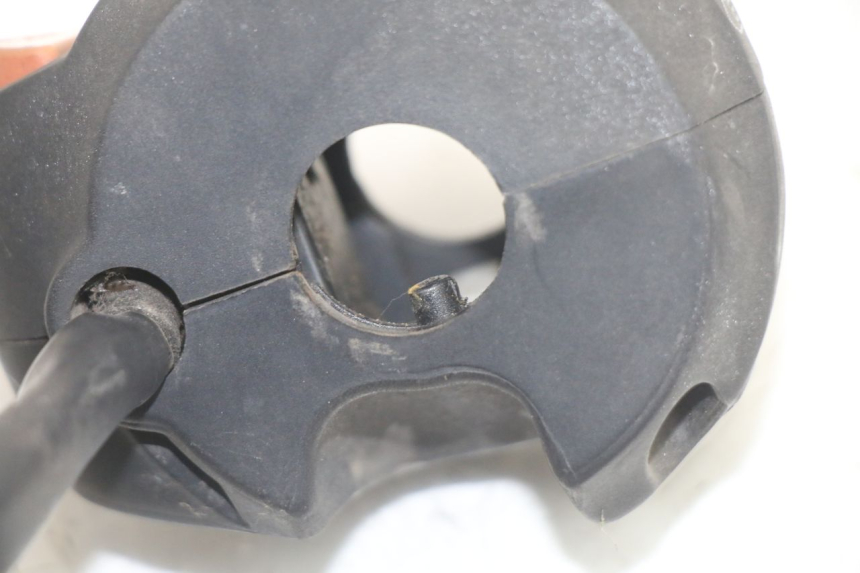 photo de COMMUTATORI PEUGEOT SATELIS COMPRESSOR K15 125 (2006 - 2009) - Dettagli dei punti di fissaggio