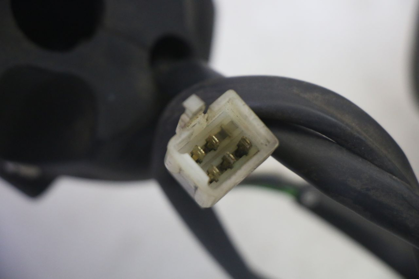 photo de PAIO DI COMANDI GUIDATA PEUGEOT SATELIS 125 (2006 - 2009) - Altra vista dell'articolo