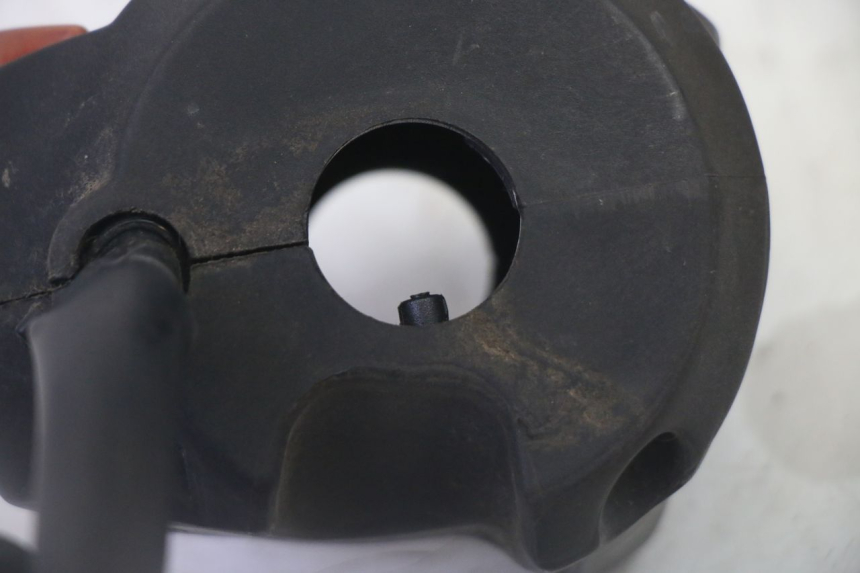 photo de PAIO DI COMANDI GUIDATA PEUGEOT SATELIS 125 (2006 - 2009) - Vista d'insieme del prodotto