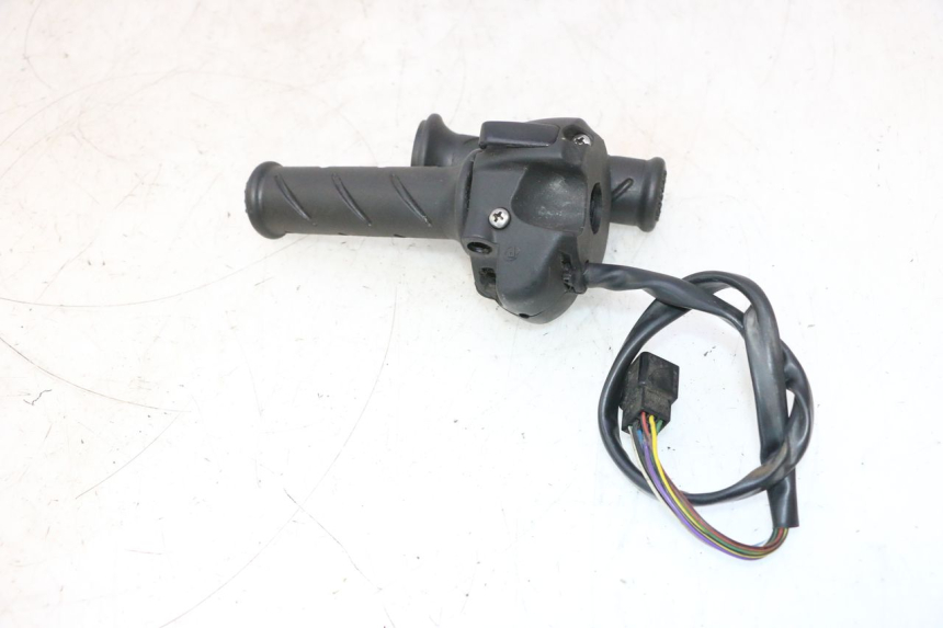 photo de COMMUTATORI PEUGEOT SATELIS 125 (2013 - 2018) - Altra angolazione