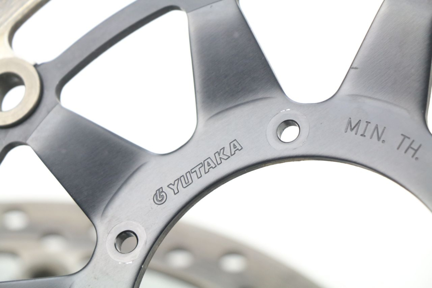 photo de COPPIA DISCO FRENO ANTERIORE HONDA CBR RR FIREBLADE 1000 (2006 - 2007) - Caratteristiche distintive