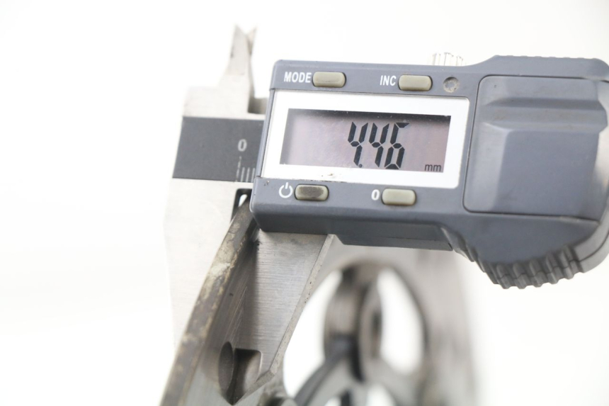 photo de COPPIA DISCO FRENO ANTERIORE HONDA CBR RR FIREBLADE 1000 (2006 - 2007) - Primo piano tecnico