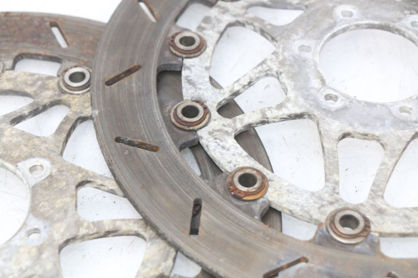 photo de COPPIA DISCHI FRENO ANTERIORI HONDA CBR RR FIREBLADE 900 (1992 - 1994) - Caratteristiche distintive