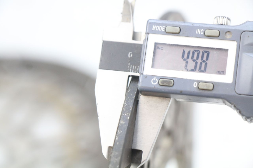 photo de COPPIA DISCHI FRENO ANTERIORI HONDA CBR RR FIREBLADE 900 (1992 - 1994) - Focus sulla struttura