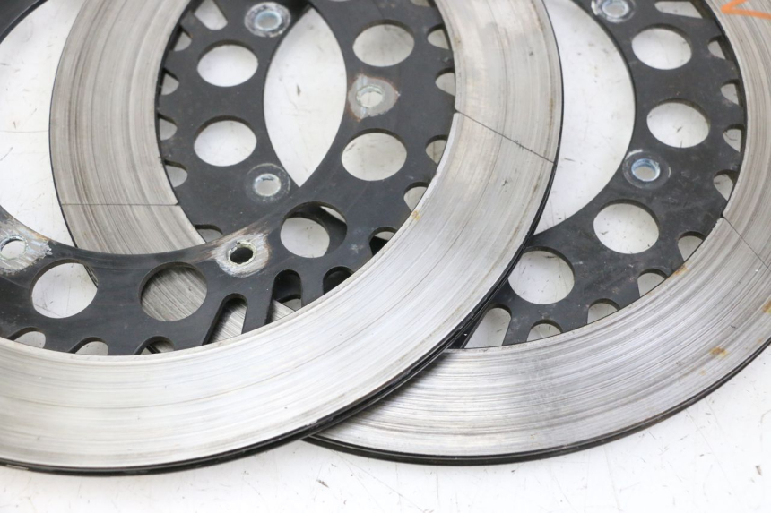 photo de COPPIA DISCO FRENO ANTERIORE YAMAHA FJ 36Y 1100 (1984 - 1985) - Stato della superficie e materiale