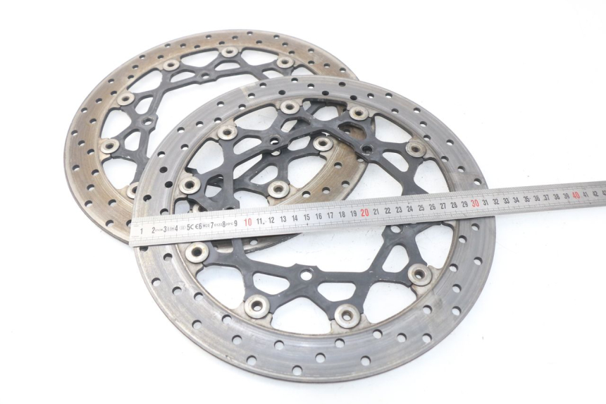 photo de COPPIA DI DISCHI FRENO ANTERIORI YAMAHA FZ8 800 (2010 - 2016) - Zoom sullo stato d'uso
