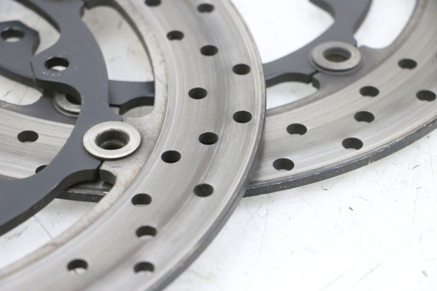 photo de COPPIA DISCHI FRENO ANTERIORI YAMAHA TDM ABS 900 (2002 - 2014) - Primo piano tecnico