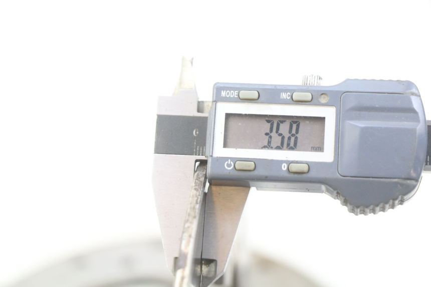 photo de COPPIA DISCHI FRENO ANTERIORI PIAGGIO X9 EVOLUTION 125 (2003 - 2007) - Primo piano tecnico