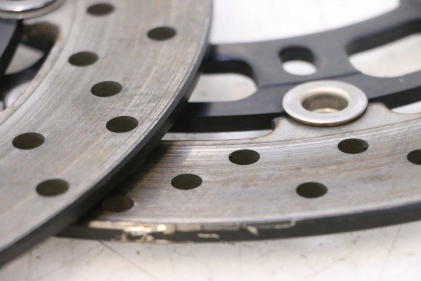 photo de COPPIA DISCO FRENO ANTERIORE YAMAHA YZF R6 600 (2008 - 2009) - Dettagli dei punti di fissaggio