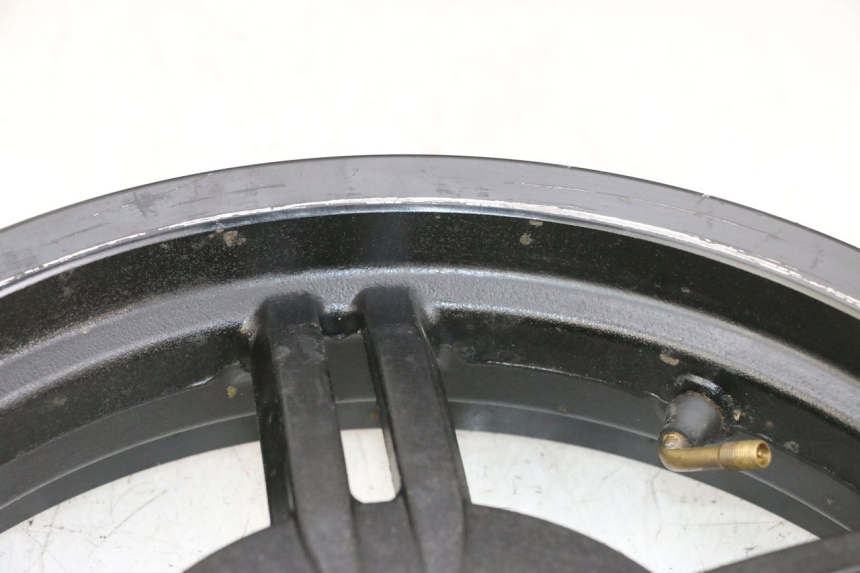 photo de COPPIA CERCHI KYMCO AGILITY 16+ 4T 50 (2018 - 2023) - Primo piano ad alta risoluzione