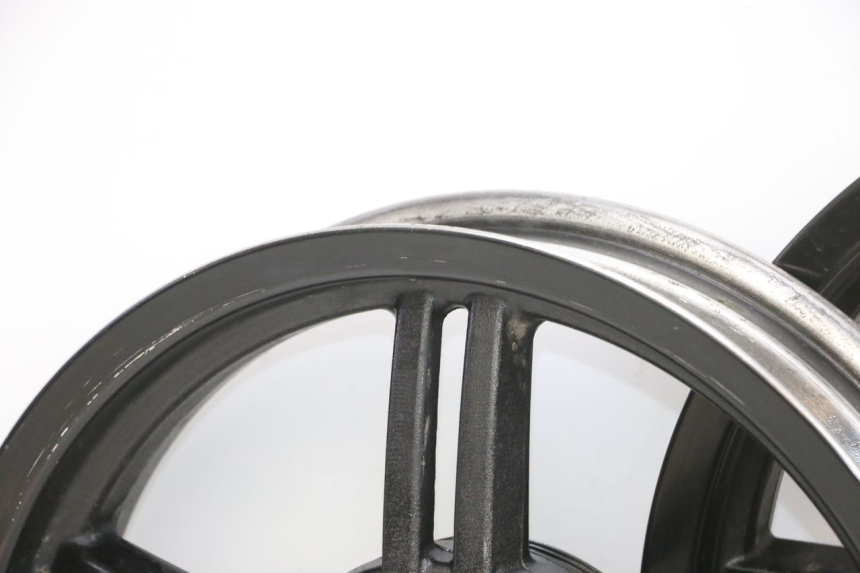 photo de COPPIA CERCHI KYMCO AGILITY 16+ 4T 50 (2018 - 2023) - Dettaglio del componente