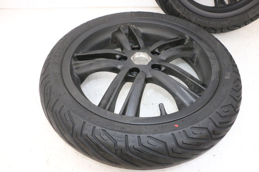 photo de COPPIA CERCHI PIAGGIO MP3 HPE 300 (2019 - 2026) - Ricambio usato controllato