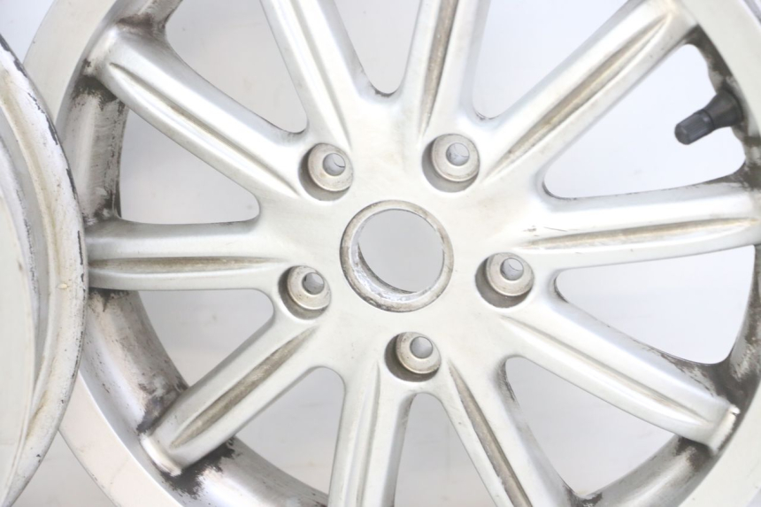 photo de COPPIA DI CERCHI PIAGGIO MP3 LT 300 (2010 - 2016) - Focus sulla struttura