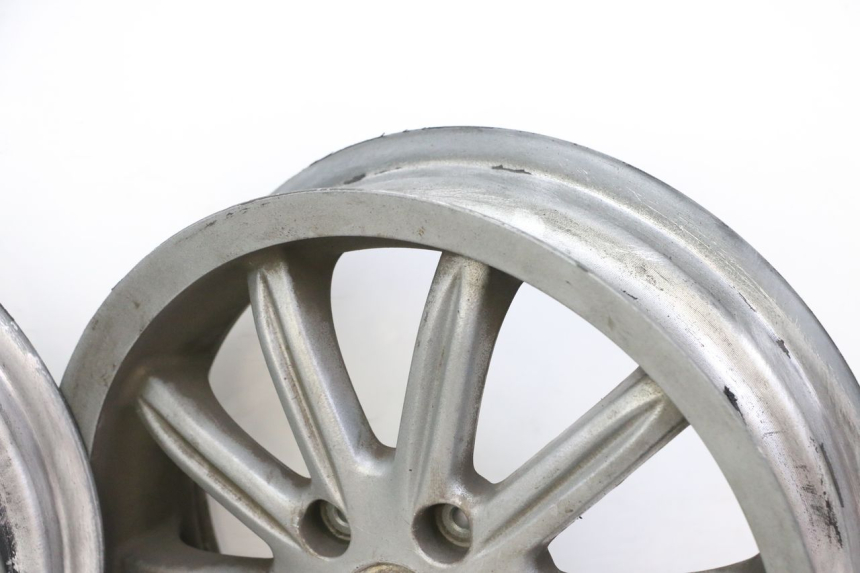 photo de COPPIA CERCHI PIAGGIO MP3 125 (2006 - 2014) - Focus sulla struttura