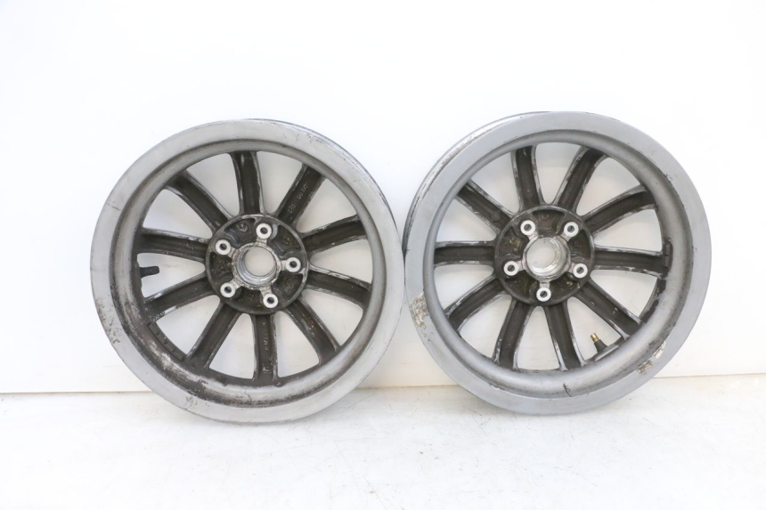 photo de COPPIA CERCHI PIAGGIO MP3 RL 250 (2006 - 2010) - Focus sulla struttura