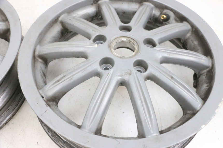 photo de COPPIA CERCHI PIAGGIO MP3 RL 250 (2006 - 2010) - Primo piano tecnico