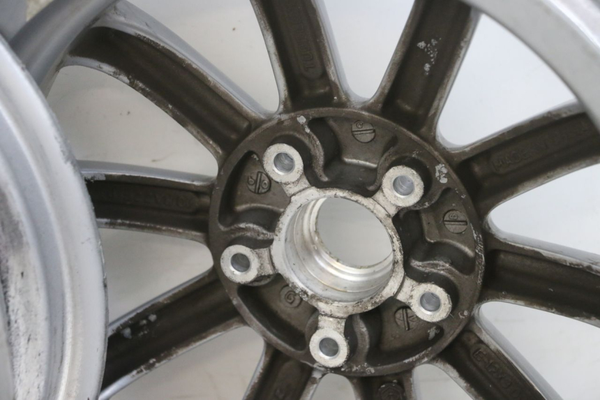 photo de COPPIA CERCHI PIAGGIO MP3 RL 250 (2006 - 2010) - Focus sulla struttura