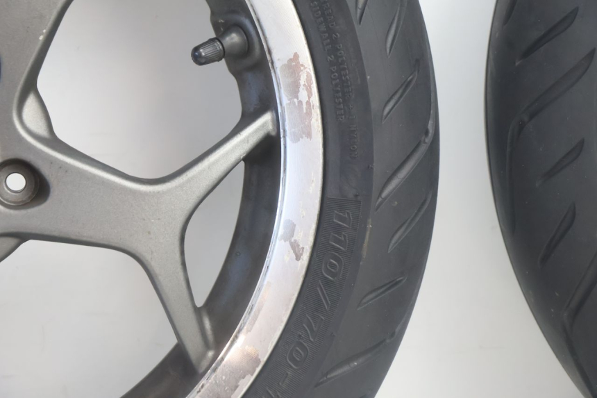 photo de COPPIA CERCHI PIAGGIO MP3 500 (2016 - 2018) - Stato della superficie e materiale
