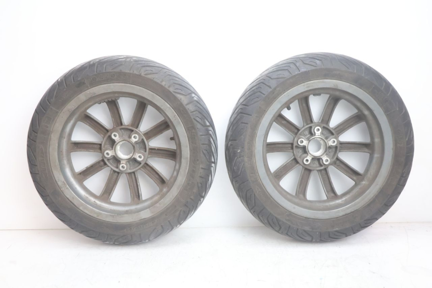 photo de COPPIA CERCHI PIAGGIO MP3 125 (2006 - 2014) - Caratteristiche distintive