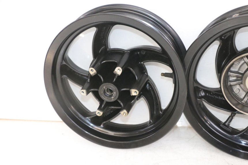 photo de COPPIA CERCHI PIAGGIO NEW TYPHOON 50 (2018 - 2021) - Altra vista dell'articolo