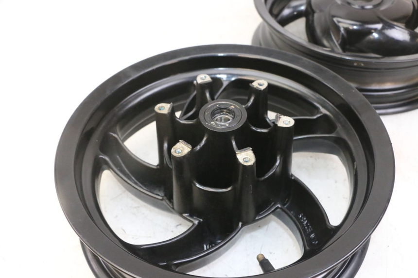 photo de COPPIA CERCHI PIAGGIO NEW TYPHOON 50 (2018 - 2021) - Zoom sullo stato d'uso