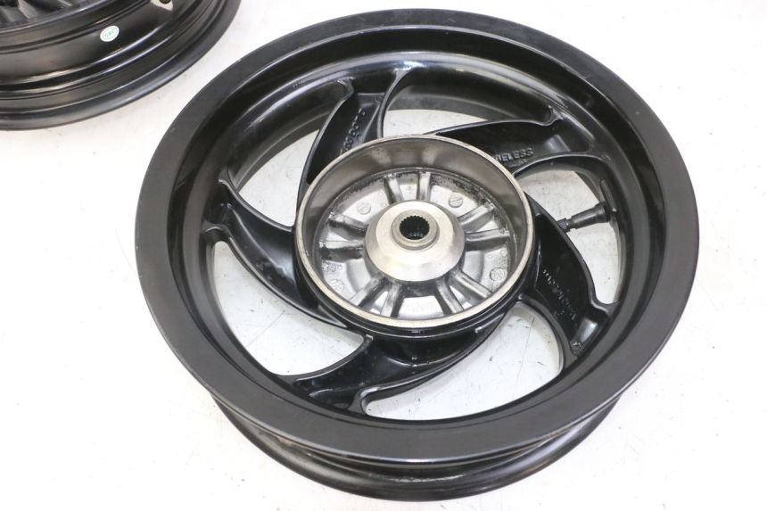 photo de COPPIA CERCHI PIAGGIO NEW TYPHOON 50 (2018 - 2021) - Stato della superficie e materiale