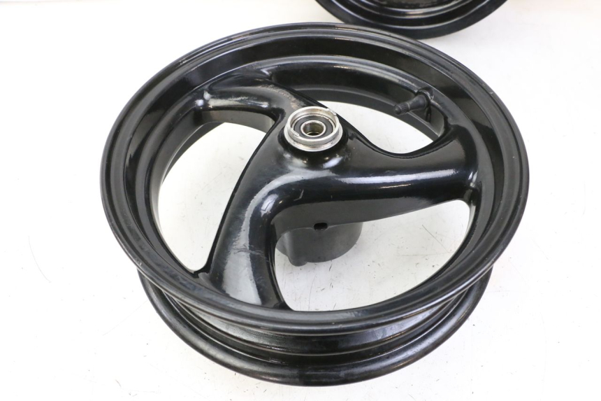 photo de COPPIA CERCHI PEUGEOT ELYSTAR 50 (2002 - 2014) - Caratteristiche distintive