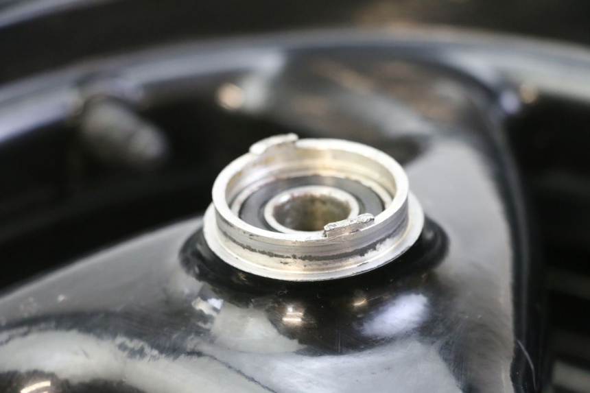 photo de COPPIA CERCHI PEUGEOT ELYSTAR 50 (2002 - 2014) - Zoom sullo stato d'uso